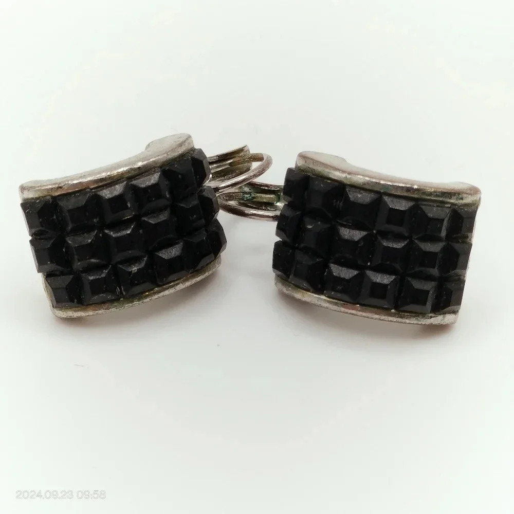 1/2" Silver Tone Hook Earrings Unsigned Beveled Pyramid Center Accent Pieces